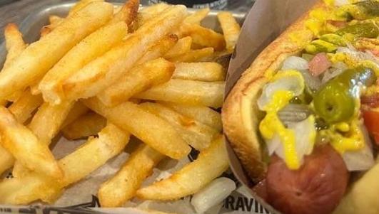 CraveHotDogs&BBQ扩张至佛罗里达州新士麦那在沃尔玛内开设快餐厅